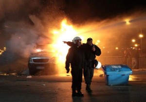 Podpalony wóz transmisyjny TVN.