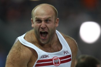 Berlin, Niemcy, 19.08.2009. Polak Piotr Ma≥achowski w finale rzutu dyskiem mÍøczyzn, piπtego dnia lekkoatletycznych mistrzostw úwiata w Berlinie, 19 bm. (jkm) PAP/Adam Ciereszko