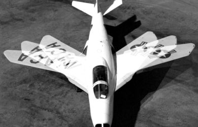 https://upload.wikimedia.org/wikipedia/commons/0/0d/Bell-X5-Multiple.jpg