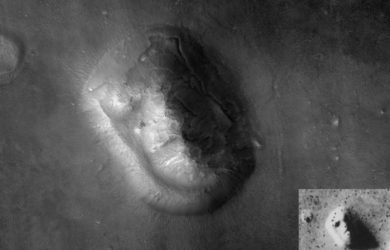 https://upload.wikimedia.org/wikipedia/commons/d/de/Face_on_Mars_with_Inset.jpg