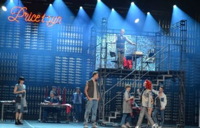 Obraz zawierający budynek, woda, osoba Opis wygenerowany przy wysokim poziomie pewności