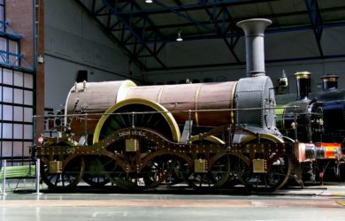 https://upload.wikimedia.org/wikipedia/commons/b/b1/IRON_DUKE_replica_National_Railway_Museum.jpg