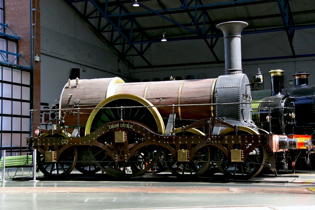 https://upload.wikimedia.org/wikipedia/commons/b/b1/IRON_DUKE_replica_National_Railway_Museum.jpg