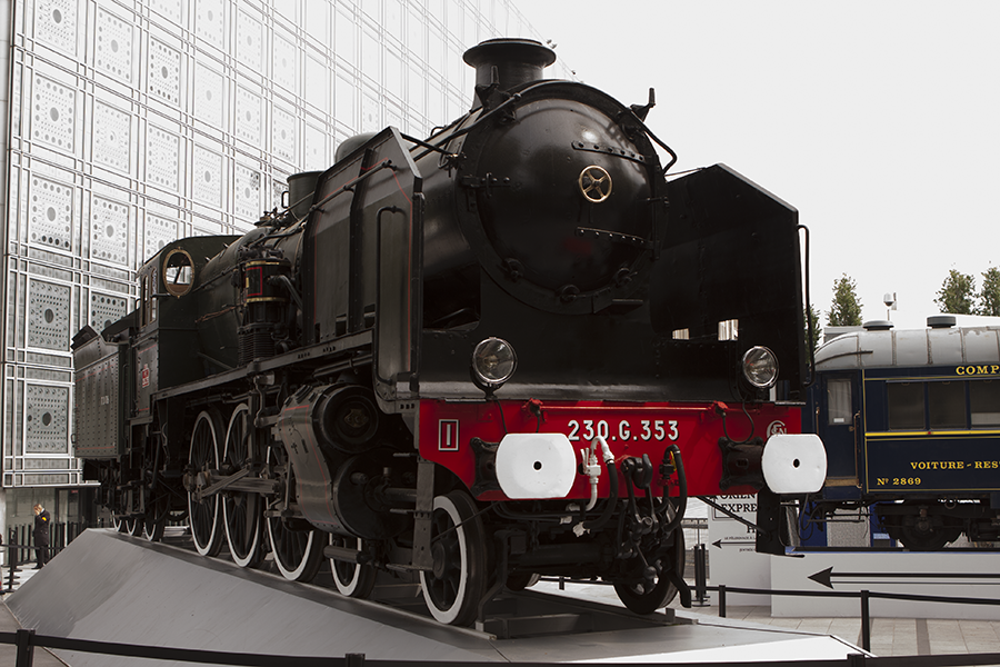 https://upload.wikimedia.org/wikipedia/commons/1/13/Locomotive_de_l%27Orient_Express.png