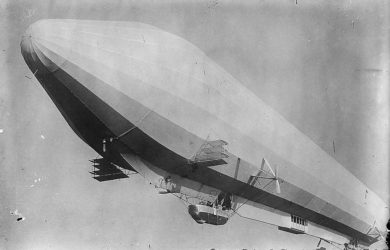 https://upload.wikimedia.org/wikipedia/commons/3/32/LZ7_passenger_zeppelin_enhanced.jpg