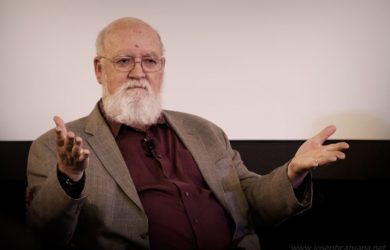 Obraz zawierający osoba, mężczyzna, ściana, wewnątrz Opis wygenerowany przy bardzo wysokim poziomie pewności