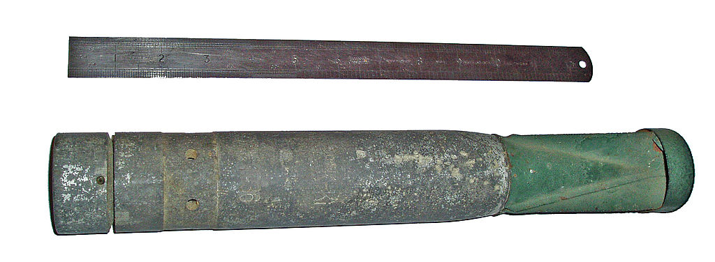https://upload.wikimedia.org/wikipedia/commons/thumb/3/3a/Luftwaffe_1kg_Incendiary_Bomb.jpg/1024px-Luftwaffe_1kg_Incendiary_Bomb.jpg
