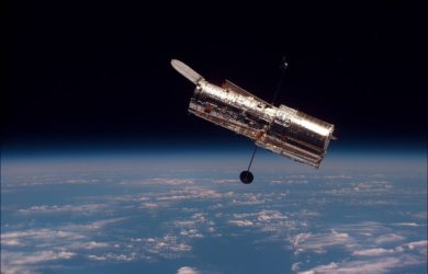 https://upload.wikimedia.org/wikipedia/commons/thumb/3/32/Hubble_01.jpg/1024px-Hubble_01.jpg