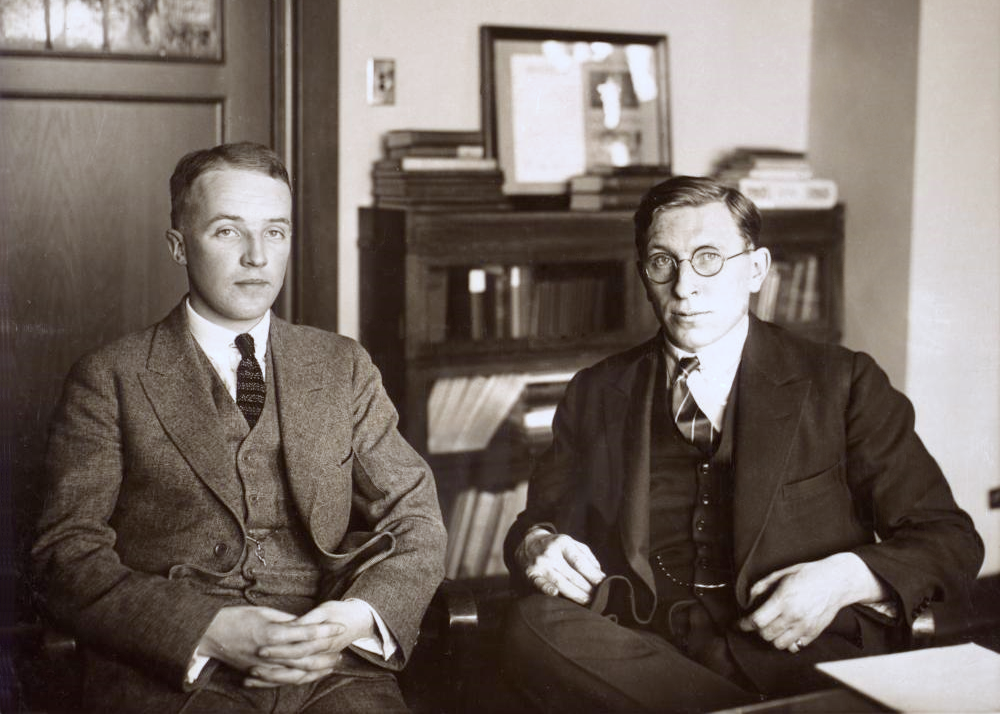 https://upload.wikimedia.org/wikipedia/commons/2/21/C._H._Best_and_F._G._Banting_ca._1924.png