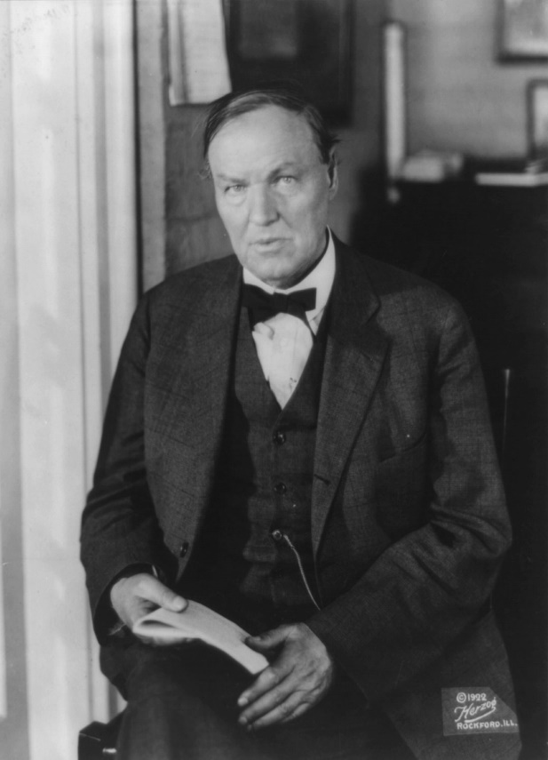https://upload.wikimedia.org/wikipedia/commons/b/b8/Clarence_Darrow.jpg