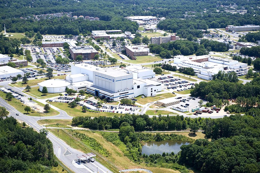 https://upload.wikimedia.org/wikipedia/commons/thumb/1/1c/NASA_Goddard_Space_Flight_Center_Aerial_view_2010_facing_south.jpg/1024px-NASA_Goddard_Space_Flight_Center_Aerial_view_2010_facing_south.jpg