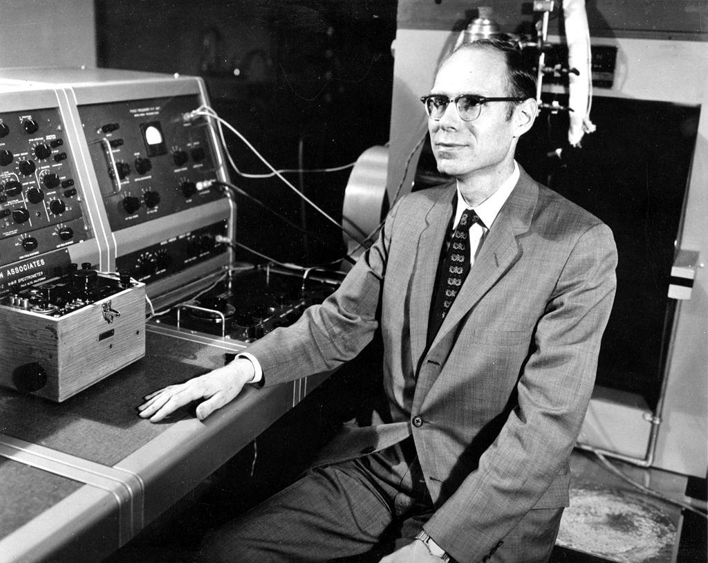 https://upload.wikimedia.org/wikipedia/commons/thumb/e/ed/John_Robinson_Pierce.jpg/1024px-John_Robinson_Pierce.jpg