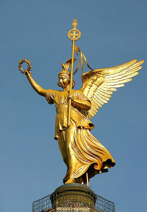 https://upload.wikimedia.org/wikipedia/commons/2/2a/Victoria_Goldelse_Siegessaeule_Berlin.jpg