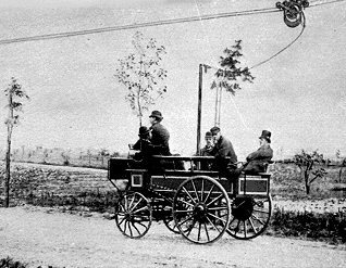 https://upload.wikimedia.org/wikipedia/commons/6/60/First_Trolleybuss_of_Siemens_in_Berlin_1882.gif