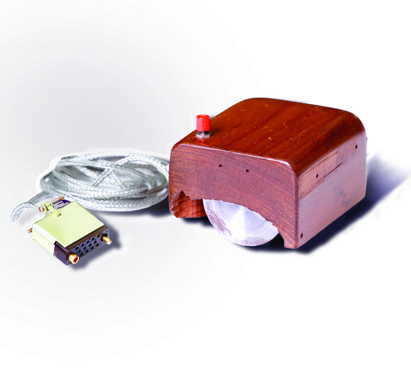https://upload.wikimedia.org/wikipedia/commons/c/cc/SRI_Computer_Mouse.jpg
