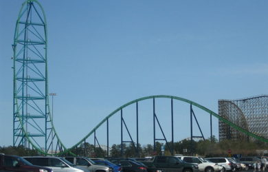https://upload.wikimedia.org/wikipedia/commons/thumb/b/b4/Kingda_Ka_from_parking_lot.jpg/1024px-Kingda_Ka_from_parking_lot.jpg