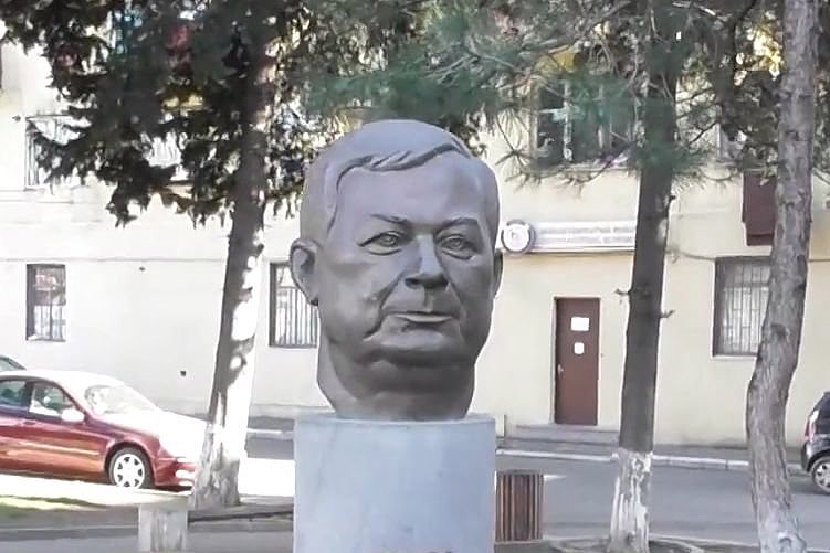 C:\Users\Piotr\Pictures\Saved Pictures\pomnik E.jpg