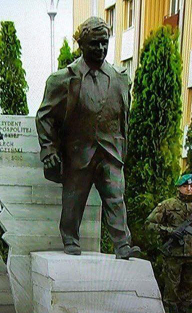 C:\Users\Piotr\Pictures\Saved Pictures\pomnik w Kraśniku 1.jpg