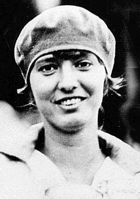 https://upload.wikimedia.org/wikipedia/commons/e/e7/Konopacka_Halina_cropped.jpg