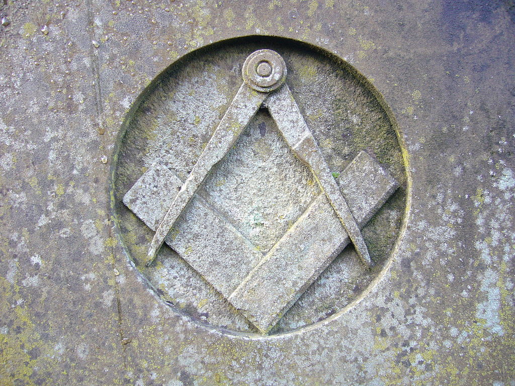 https://upload.wikimedia.org/wikipedia/commons/thumb/4/4b/Square_and_compasses2.JPG/1024px-Square_and_compasses2.JPG