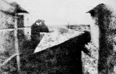 https://upload.wikimedia.org/wikipedia/commons/0/0e/View_from_the_Window_at_Le_Gras%2C_Joseph_Nic%C3%A9phore_Ni%C3%A9pce%2C_uncompressed_UMN_source.png