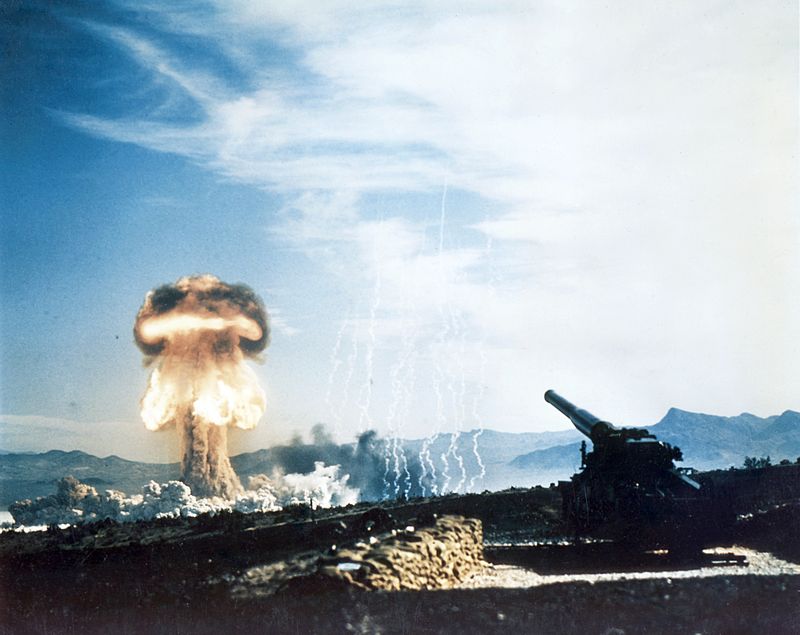 https://upload.wikimedia.org/wikipedia/commons/thumb/f/fe/Nuclear_artillery_test_Grable_Event_-_Part_of_Operation_Upshot-Knothole.jpg/800px-Nuclear_artillery_test_Grable_Event_-_Part_of_Operation_Upshot-Knothole.jpg