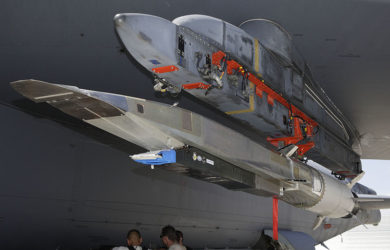https://upload.wikimedia.org/wikipedia/commons/thumb/e/e5/X-51A_Waverider_on_B-52_2009.jpg/800px-X-51A_Waverider_on_B-52_2009.jpg