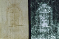 https://upload.wikimedia.org/wikipedia/commons/thumb/e/e2/Shroud_of_Turin_001.jpg/200px-Shroud_of_Turin_001.jpg