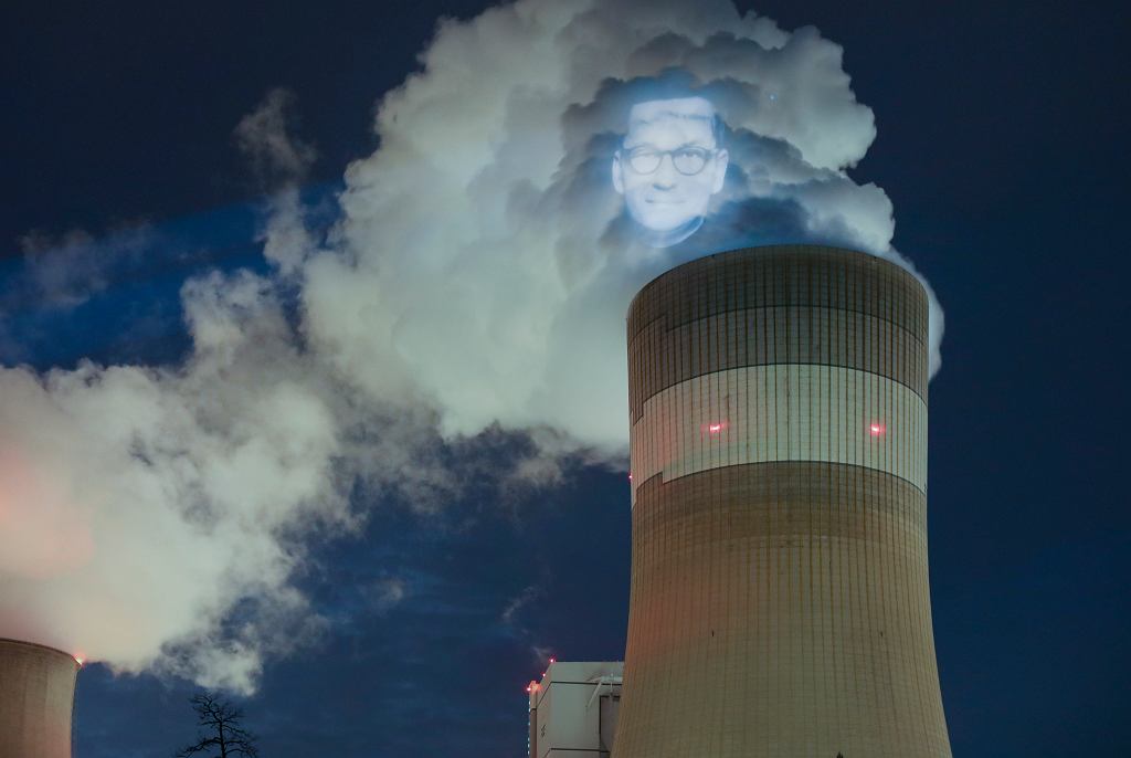 C:\Users\Piotr\Pictures\Saved Pictures\Morawiecki smog.jpg