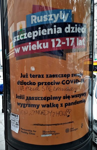 Obraz zawierający tekst, tablica suchościernaOpis wygenerowany automatycznie