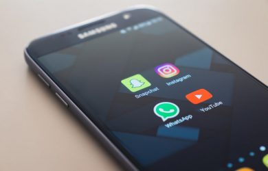 close up photo of black Samsung Galaxy smartphone