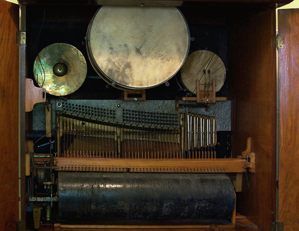 Obraz zawierający wewnątrz, stareOpis wygenerowany automatycznie