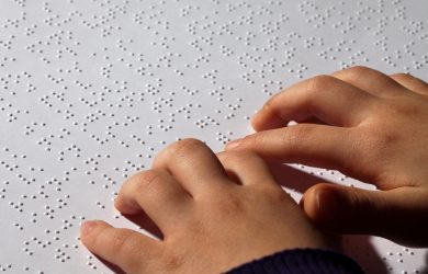 Dłoń do czytania alfabetu Braille'a