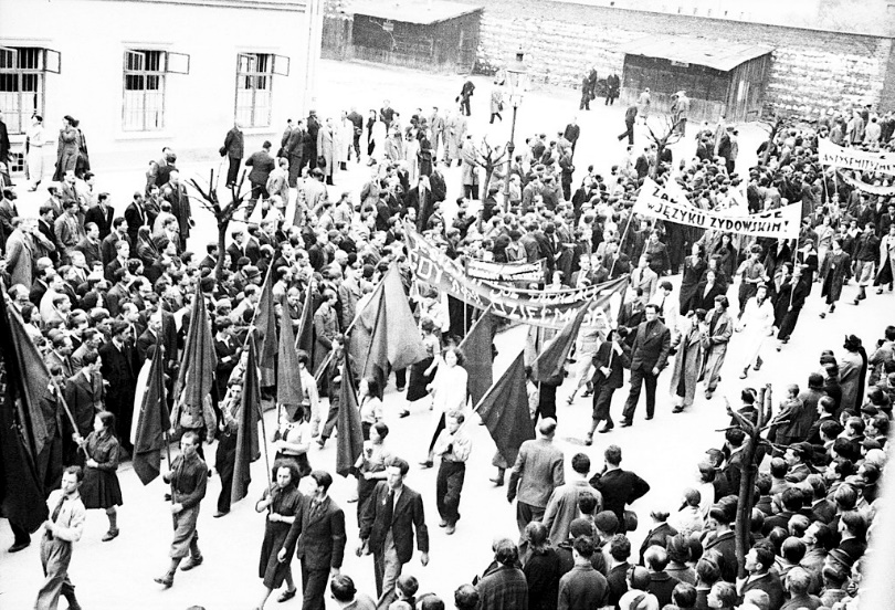 Obraz zawierający zewnętrzne, osoby, grupa, tłumOpis wygenerowany automatycznie